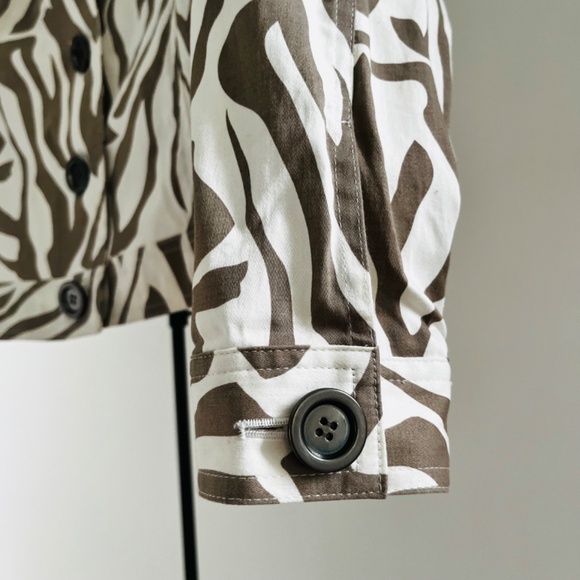 Cotton jacket animal print with bead embroidery - Picture 6 of 11